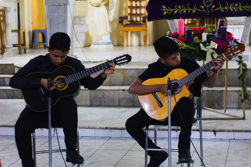 Orquesta de Guitarras "Mekahuhuetl", Fotografías: Ojo de la Montaña y Periscopio Films.