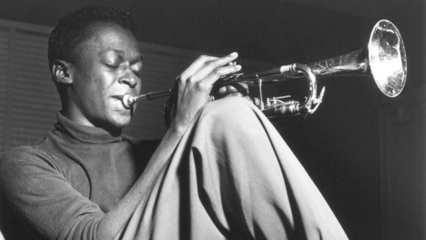 El Padre del Jazz Moderno  "Sé lo que he hecho por la música, pero no me llaman "leyenda". Simplemente me llaman Miles Davis"