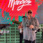Aramis Galindo canta durante la presentación del restaurante Mangos en Acapulco, como parte de su propuesta gastronómica y de entretenimiento.  Si quieres, también puedo adaptarlo a una versión más corta para móviles o a un enfoque más promocional.