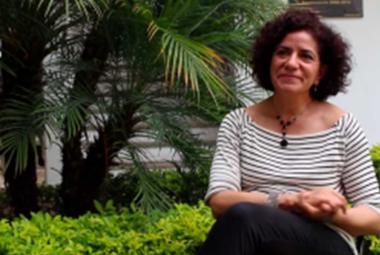Retrato de la dramaturga mexicana Silvia A. Peláez, ganadora del Premio Nacional de Dramaturgia Juan Ruiz de Alarcón 2026.
