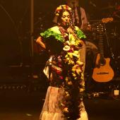 Lila Downs en concierto, cautivando a su audiencia en Acapulco